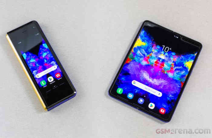 Samsung Galaxy Fold в сложенном состоянии