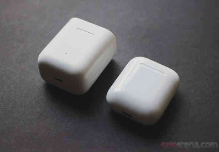 сравнение боксов Xiaomi Mi True Wireless и Apple AirPods