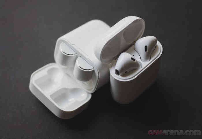 AirPods и Mi True Wireless