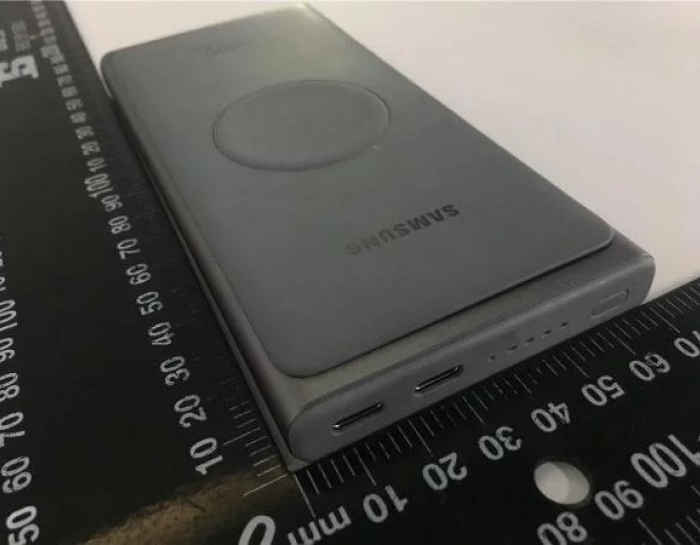 Новая мобильная батарея Samsung емкостью 10000 мАч с двумя портами USB-C