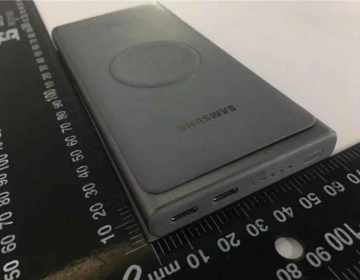 Новая мобильная батарея Samsung емкостью 10000 мАч с двумя портами USB-C