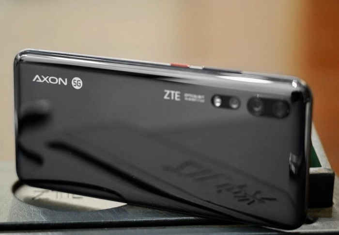 Фото будущего флагмана ZTE Axon 10s Pro